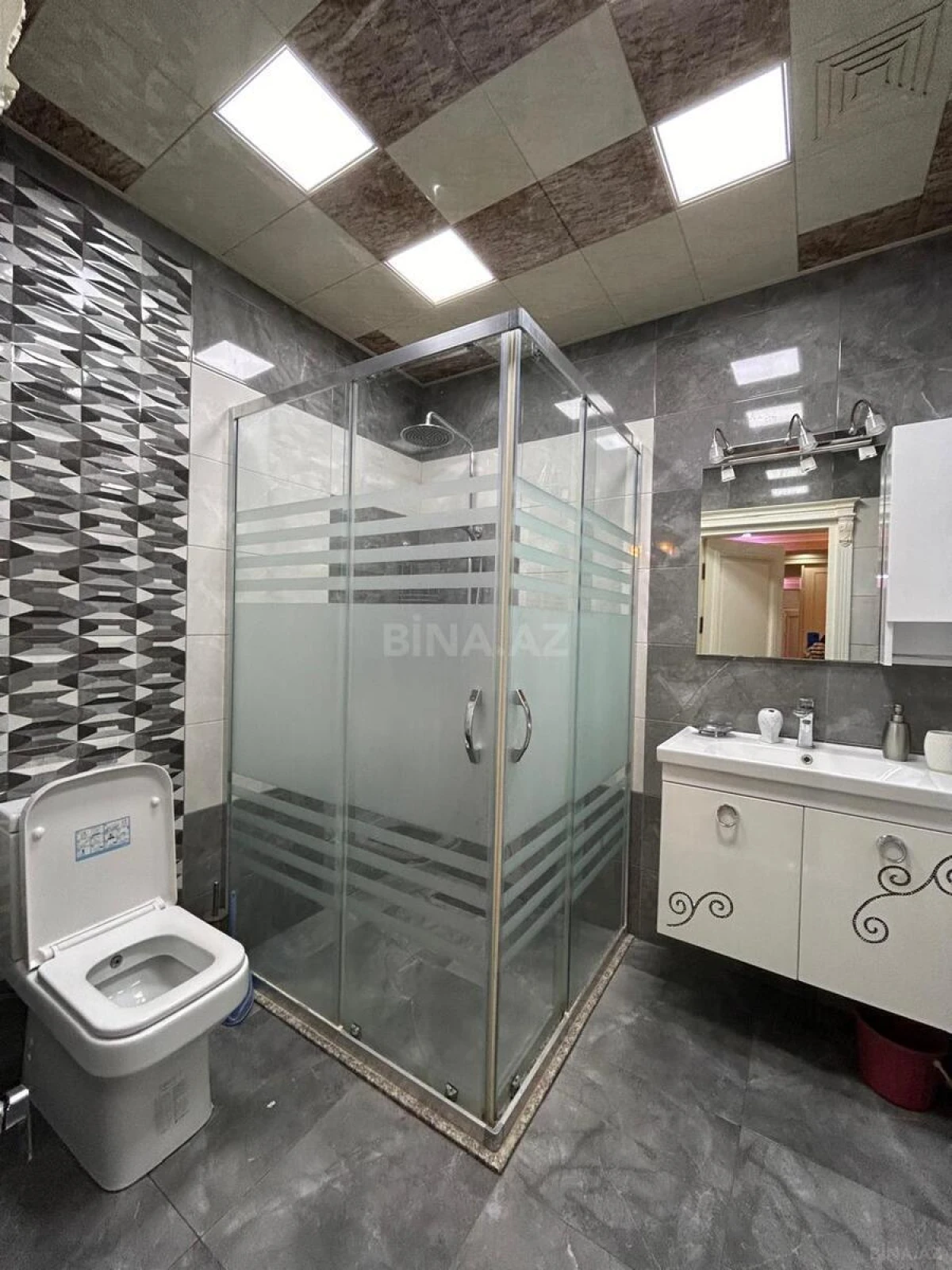 Kirayə verilir 3 otaqlı mənzil 170 m²