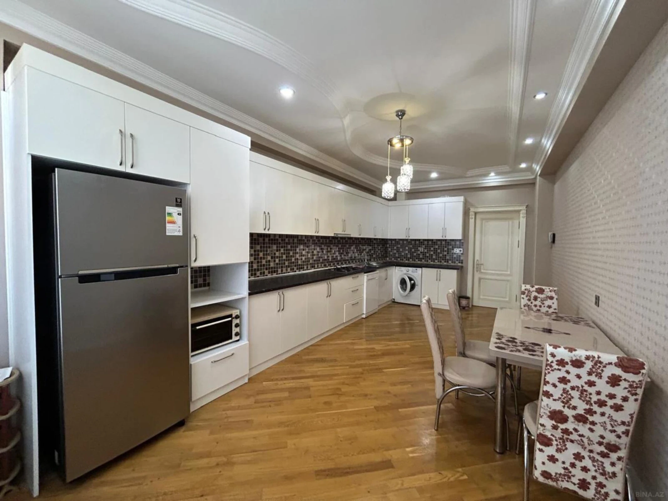 Kirayə verilir 3 otaqlı mənzil 170 m²