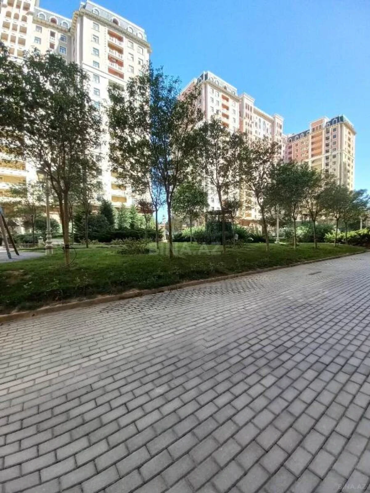 Satılır 3 otaqlı mənzil 119 m²