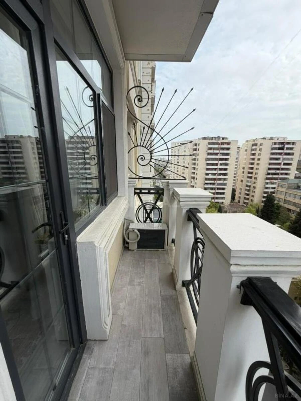 Satılır 3 otaqlı mənzil 119 m²