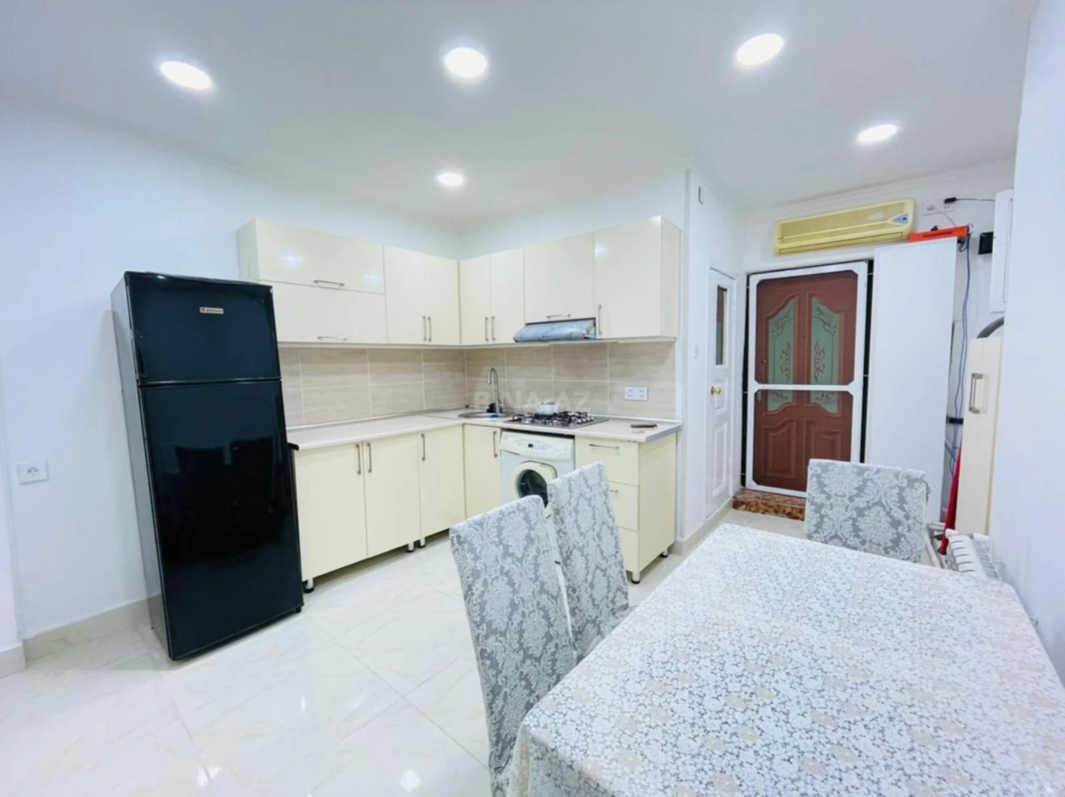 Kirayə verilir 2 otaqlı mənzil 50 m²