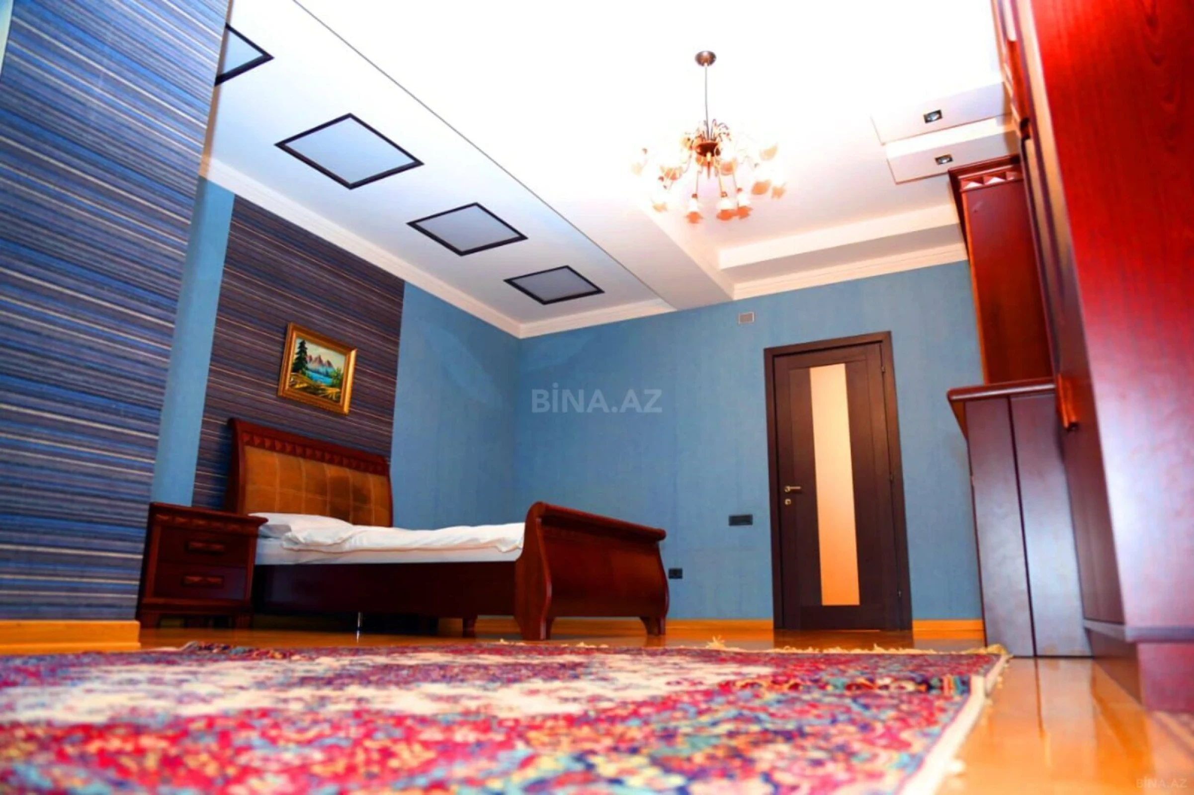 Kirayə verilir 4 otaqlı mənzil 250 m²