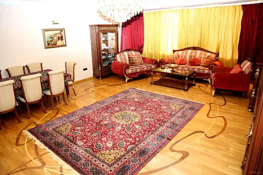 Kirayə verilir 4 otaqlı mənzil 250 m²