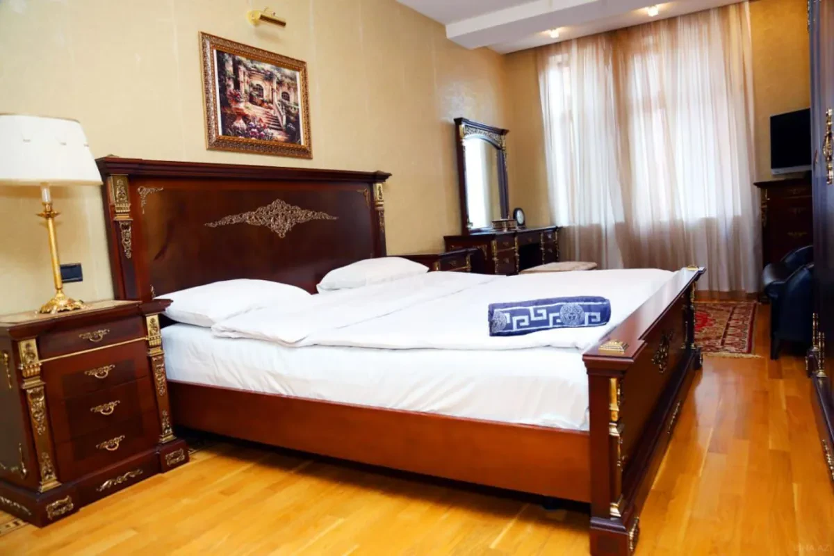 Kirayə verilir 4 otaqlı mənzil 250 m²