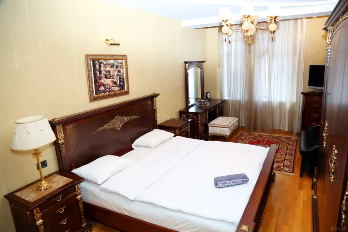 Kirayə verilir 4 otaqlı mənzil 250 m²