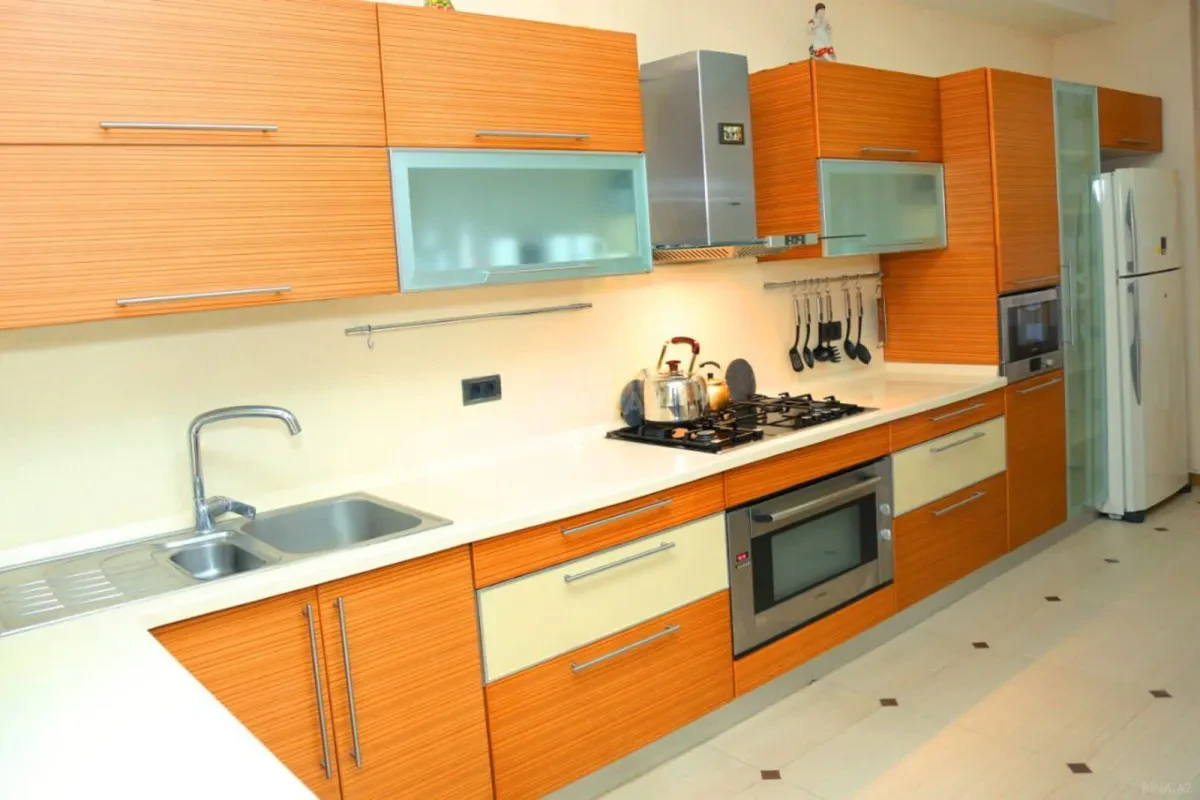 Kirayə verilir 4 otaqlı mənzil 250 m²