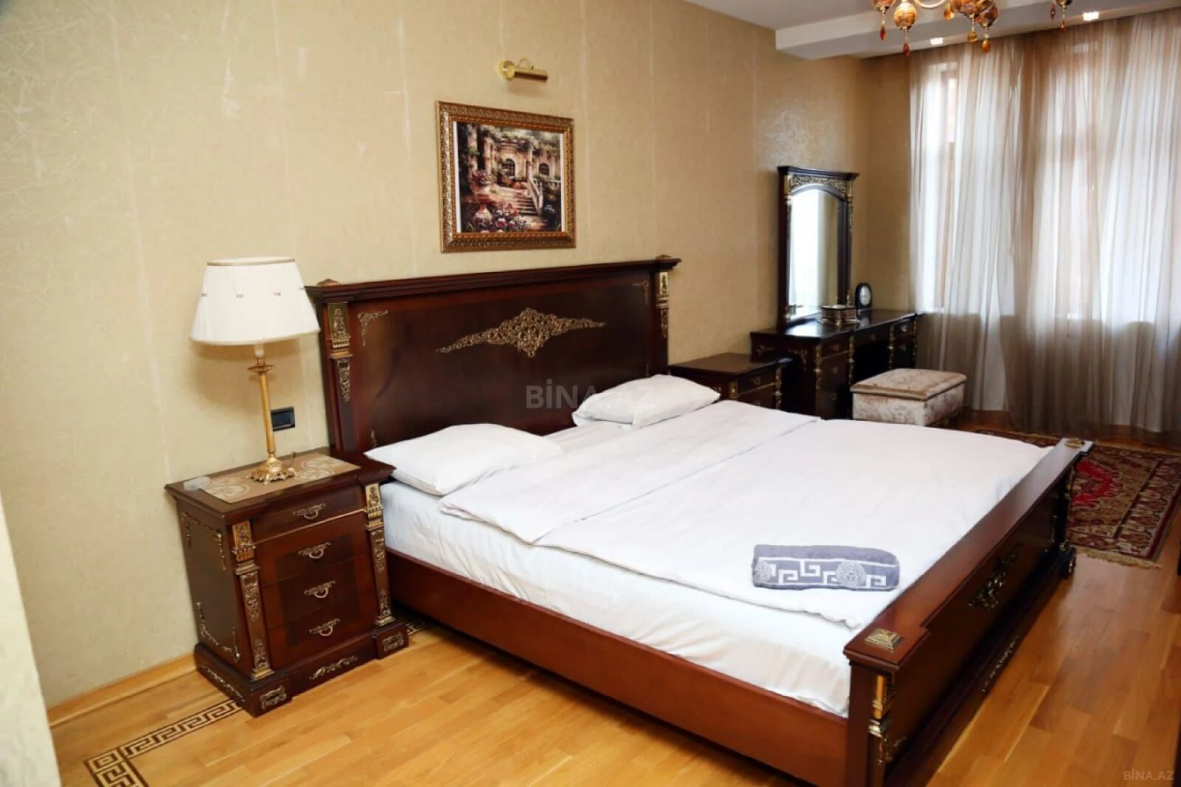 Kirayə verilir 4 otaqlı mənzil 250 m²