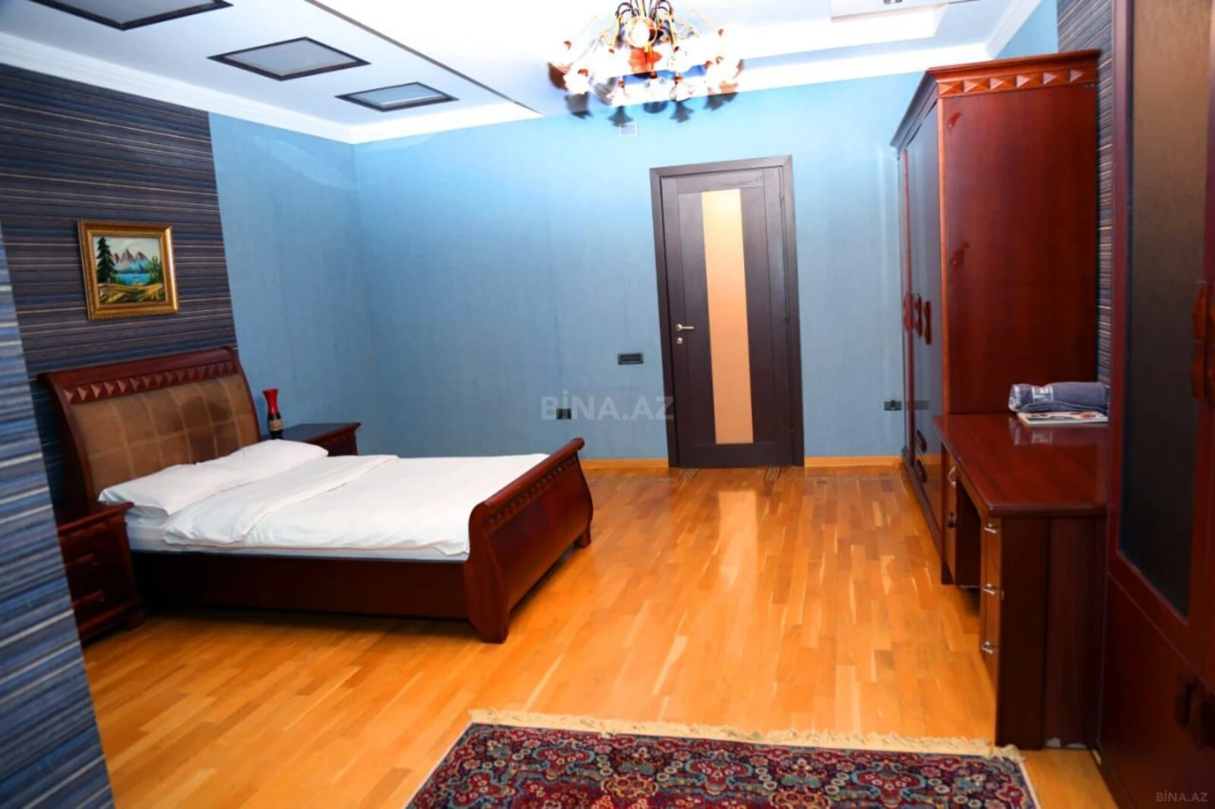Kirayə verilir 4 otaqlı mənzil 250 m²