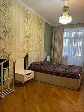 Kirayə verilir 2 otaqlı mənzil 85 m²