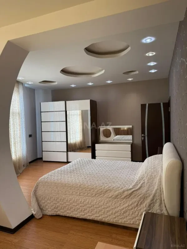 Kirayə verilir 3 otaqlı mənzil 160 m²