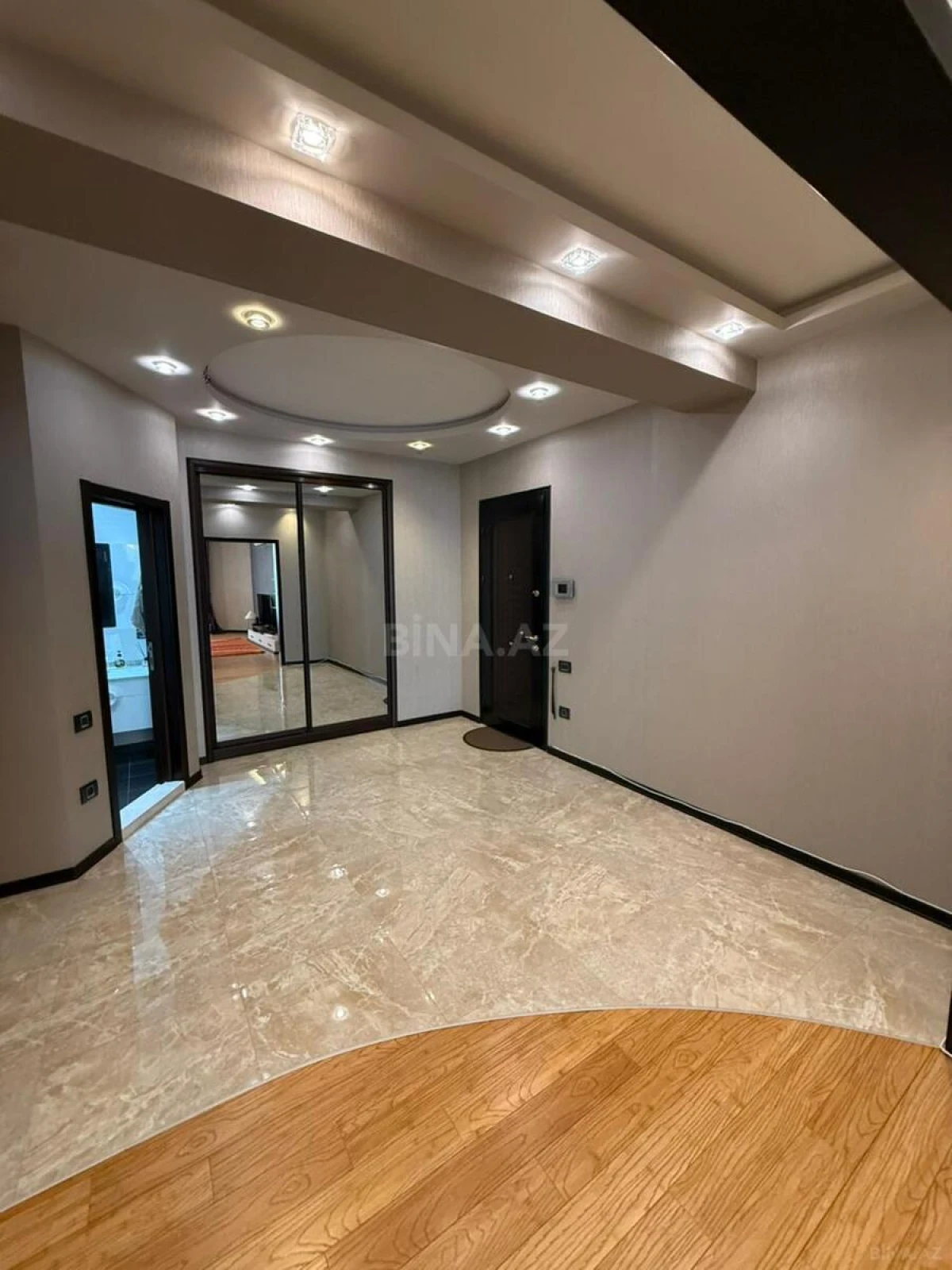 Kirayə verilir 3 otaqlı mənzil 160 m²
