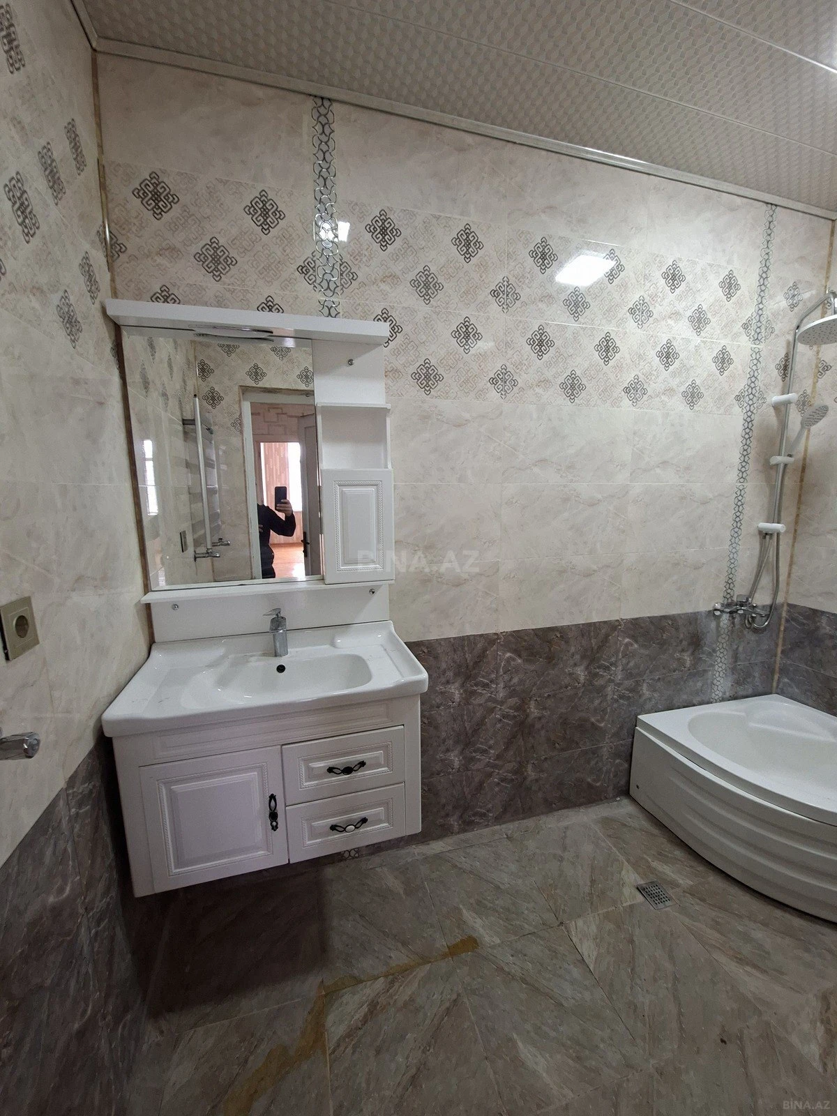 Kirayə verilir 3 otaqlı mənzil 120 m²