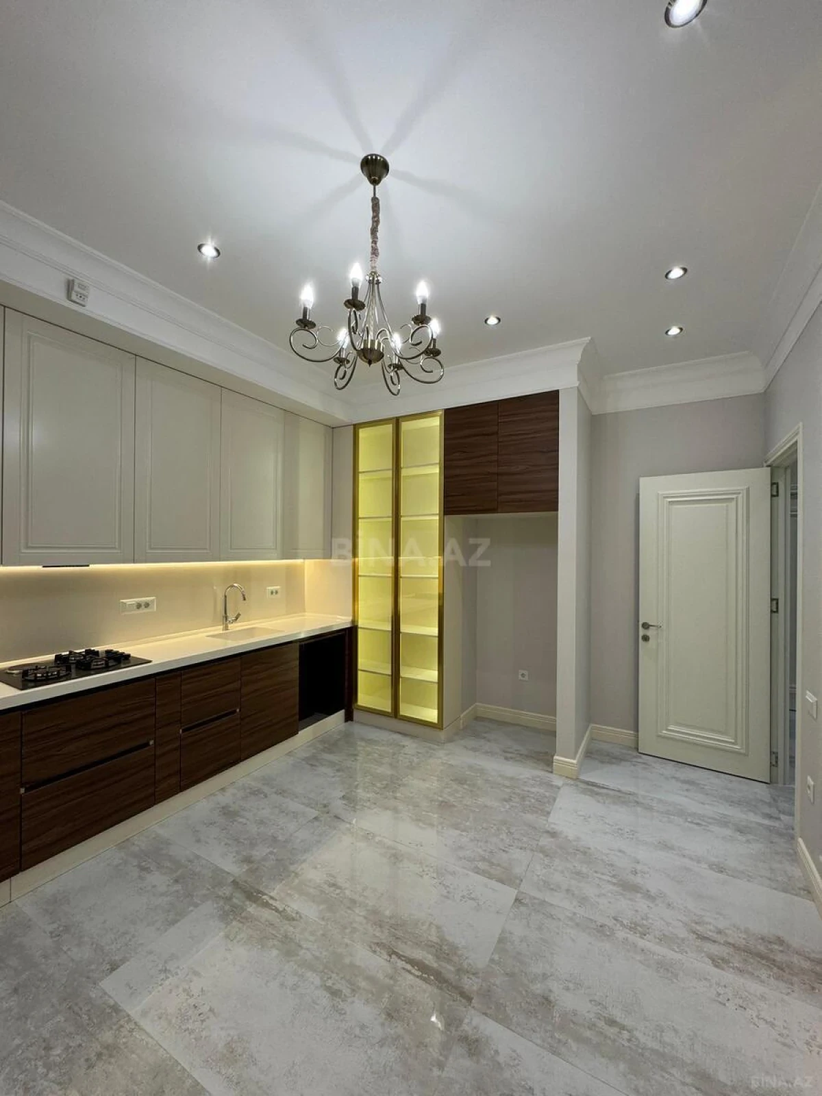 Satılır 2 otaqlı mənzil 98 m²