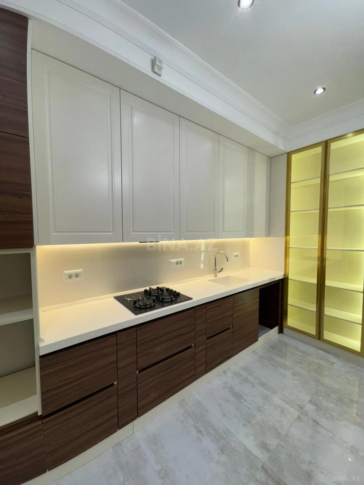 Satılır 2 otaqlı mənzil 98 m²