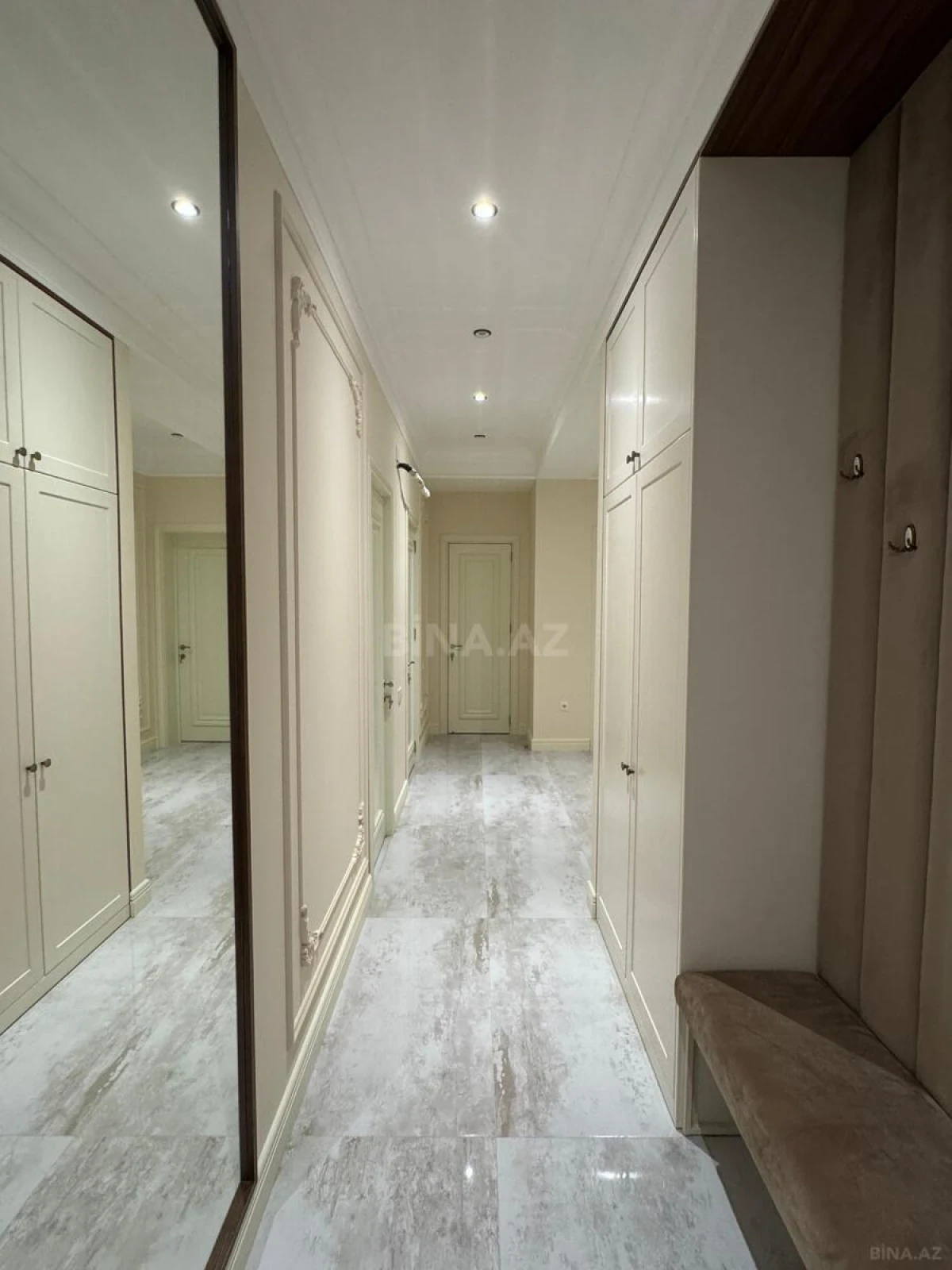 Satılır 2 otaqlı mənzil 98 m²