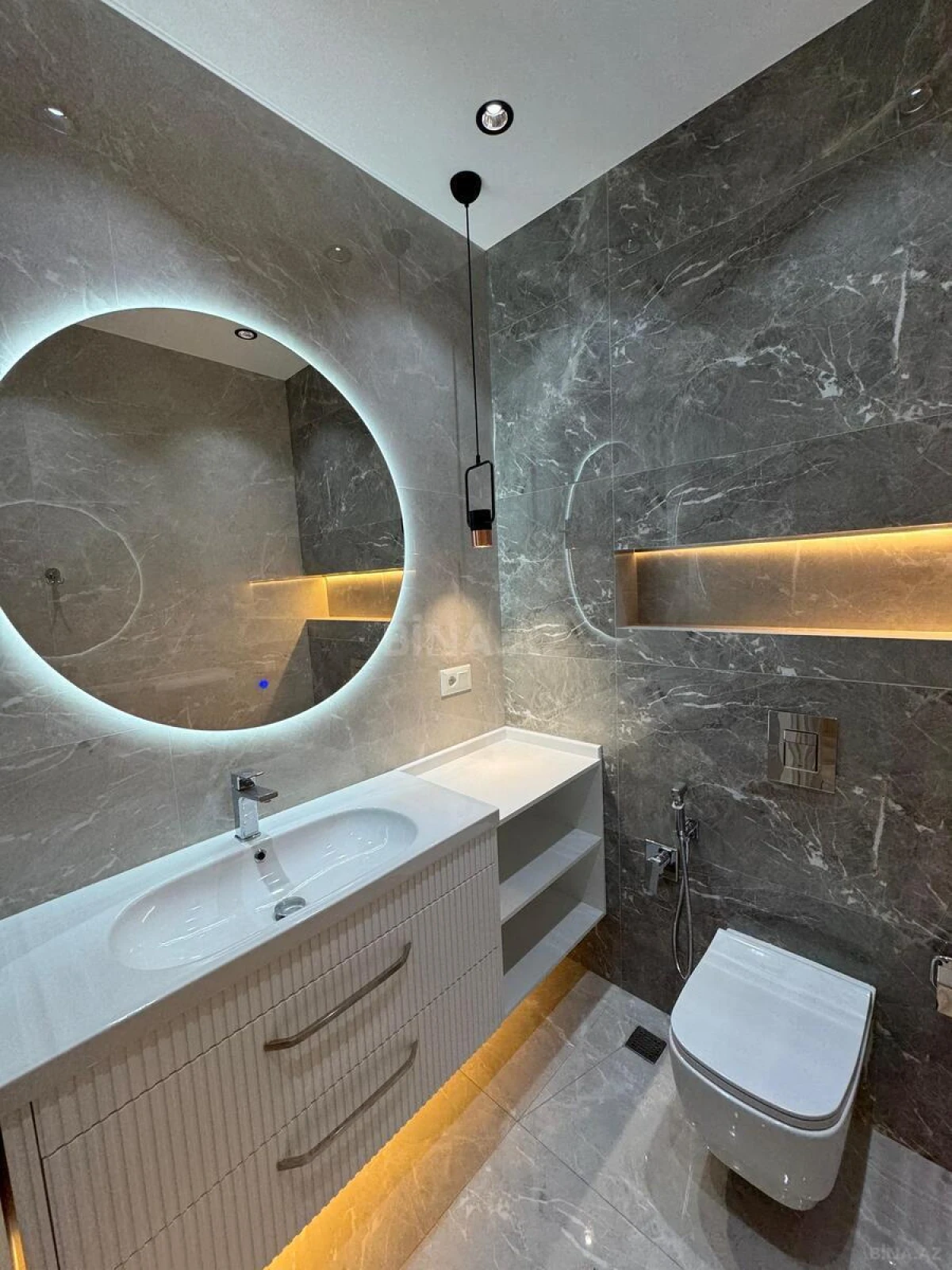 Satılır 2 otaqlı mənzil 98 m²