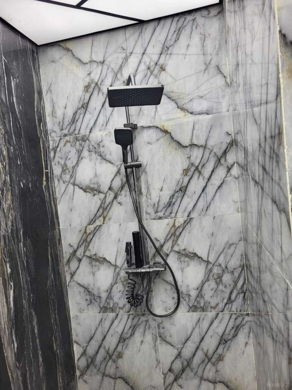 Satılır 3 otaqlı mənzil 101 m²