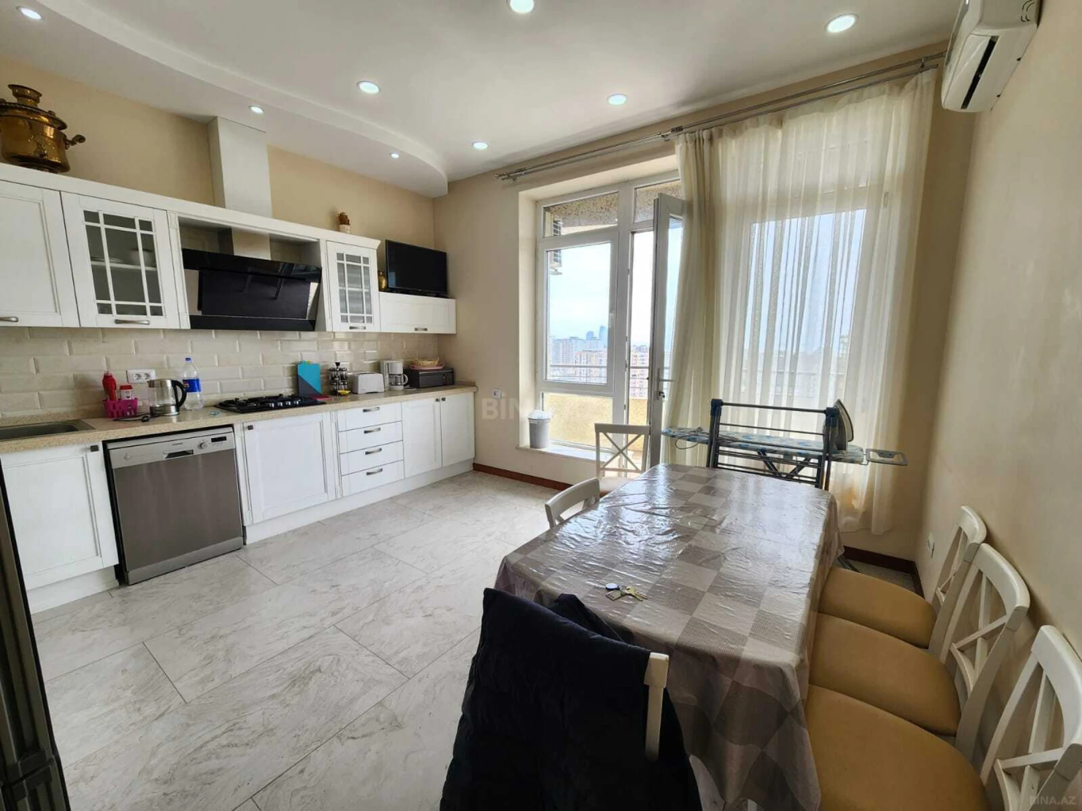 Kirayə verilir 3 otaqlı mənzil 155 m²