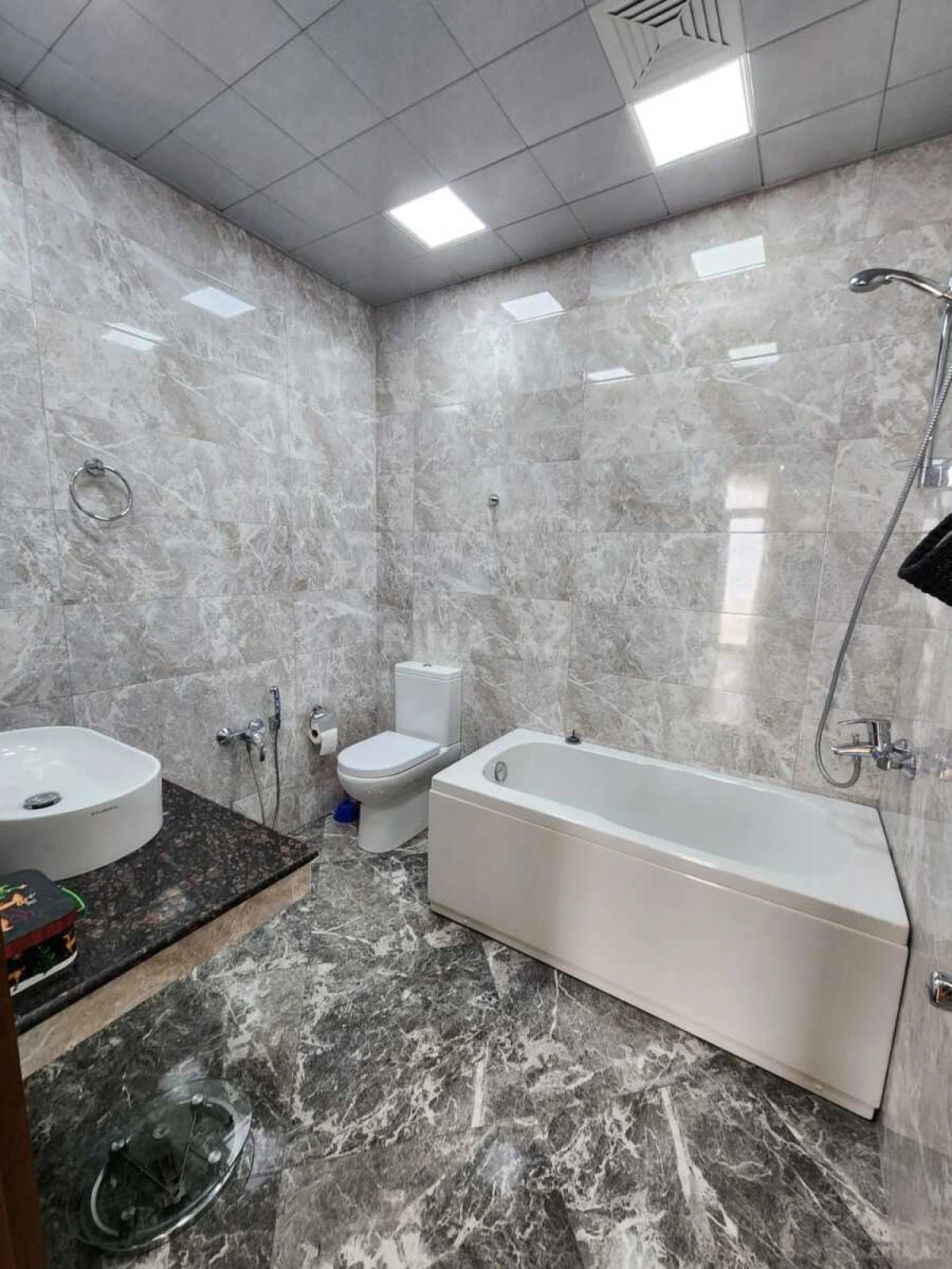 Kirayə verilir 3 otaqlı mənzil 155 m²