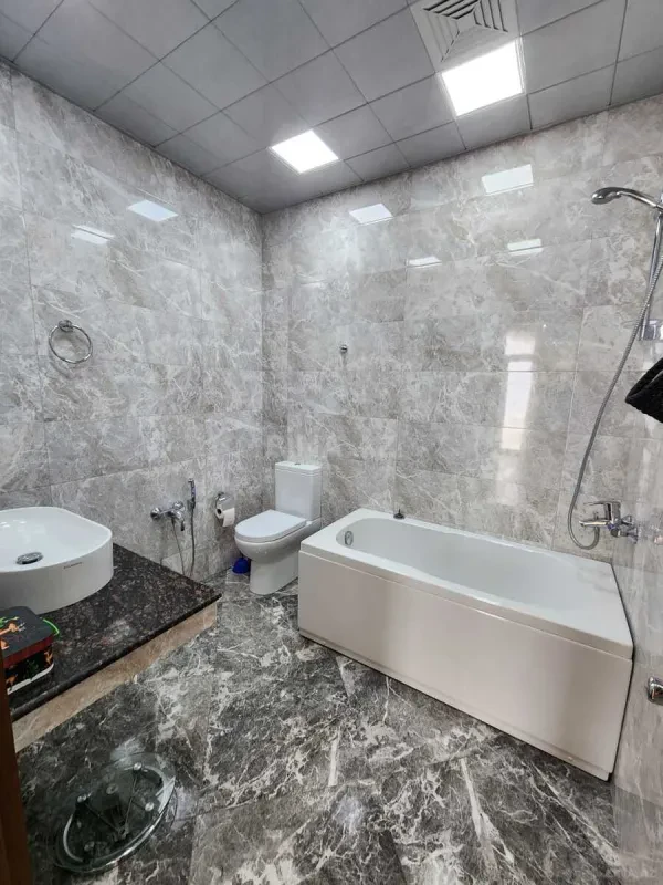 Kirayə verilir 3 otaqlı mənzil 155 m²