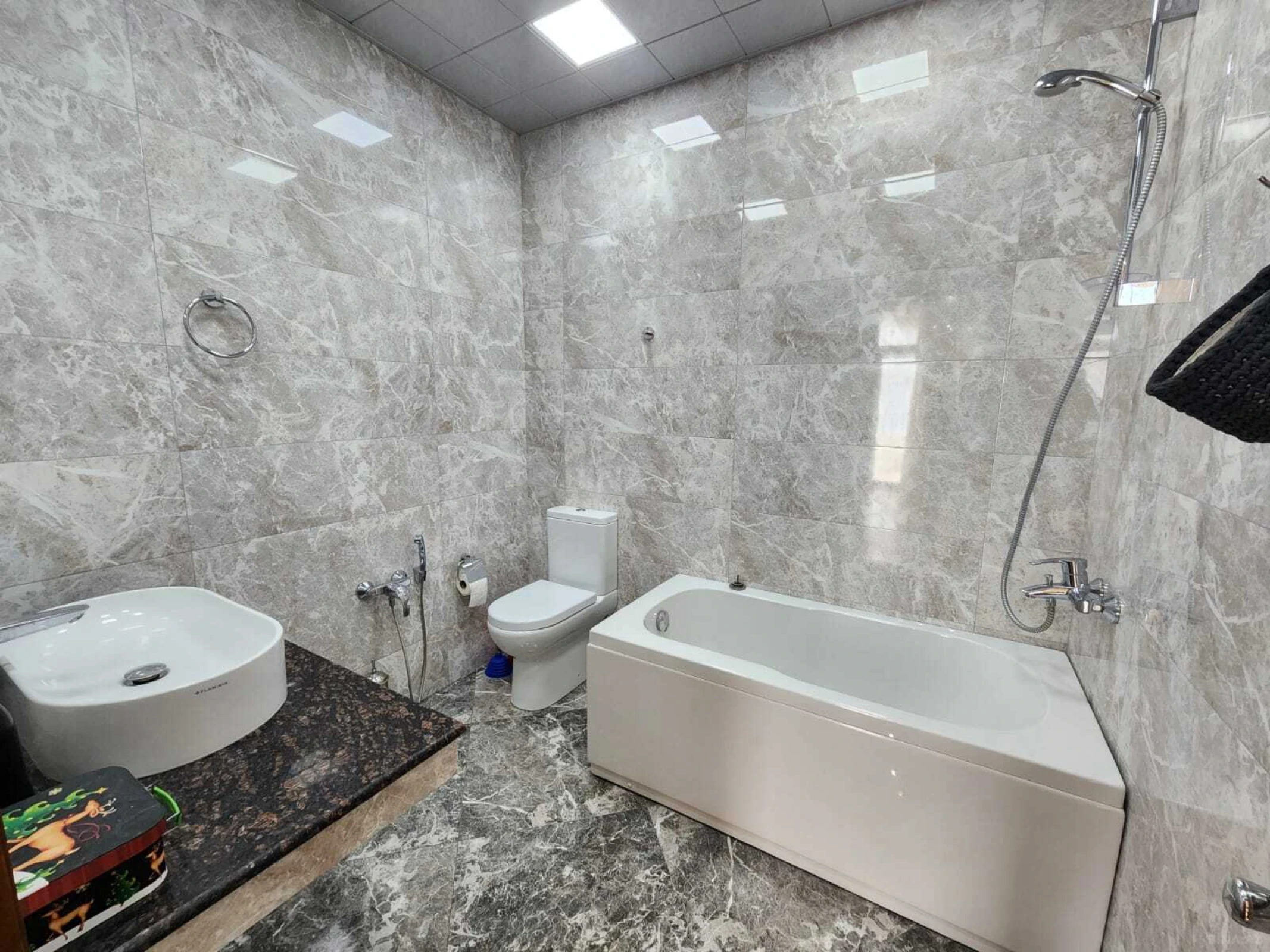 Kirayə verilir 3 otaqlı mənzil 155 m²