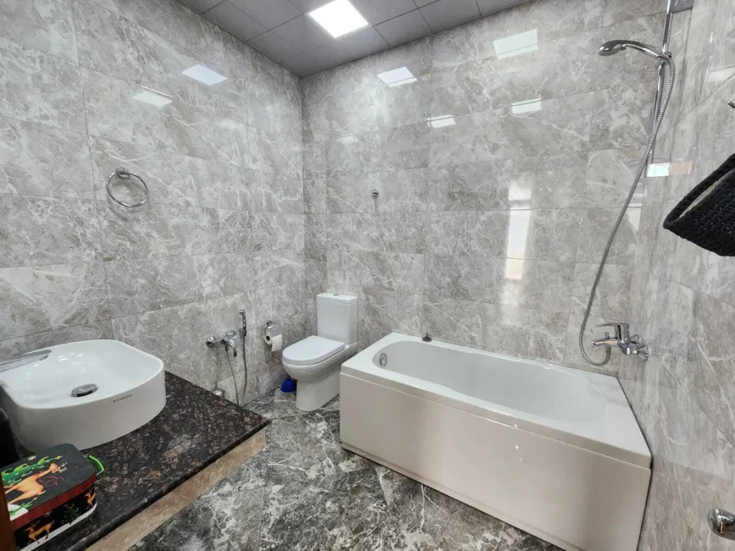 Kirayə verilir 3 otaqlı mənzil 155 m²
