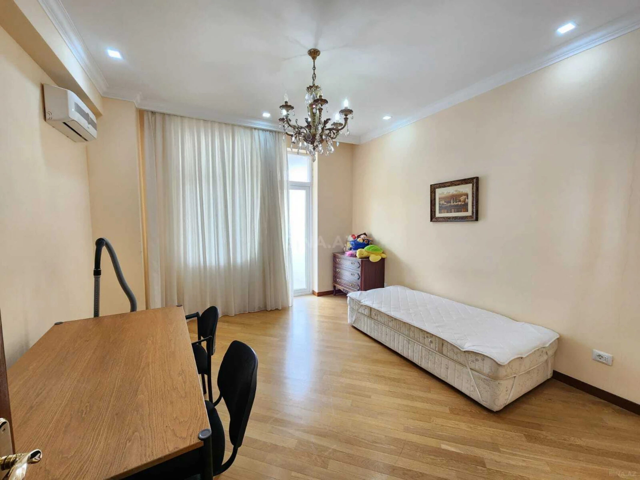 Kirayə verilir 3 otaqlı mənzil 155 m²