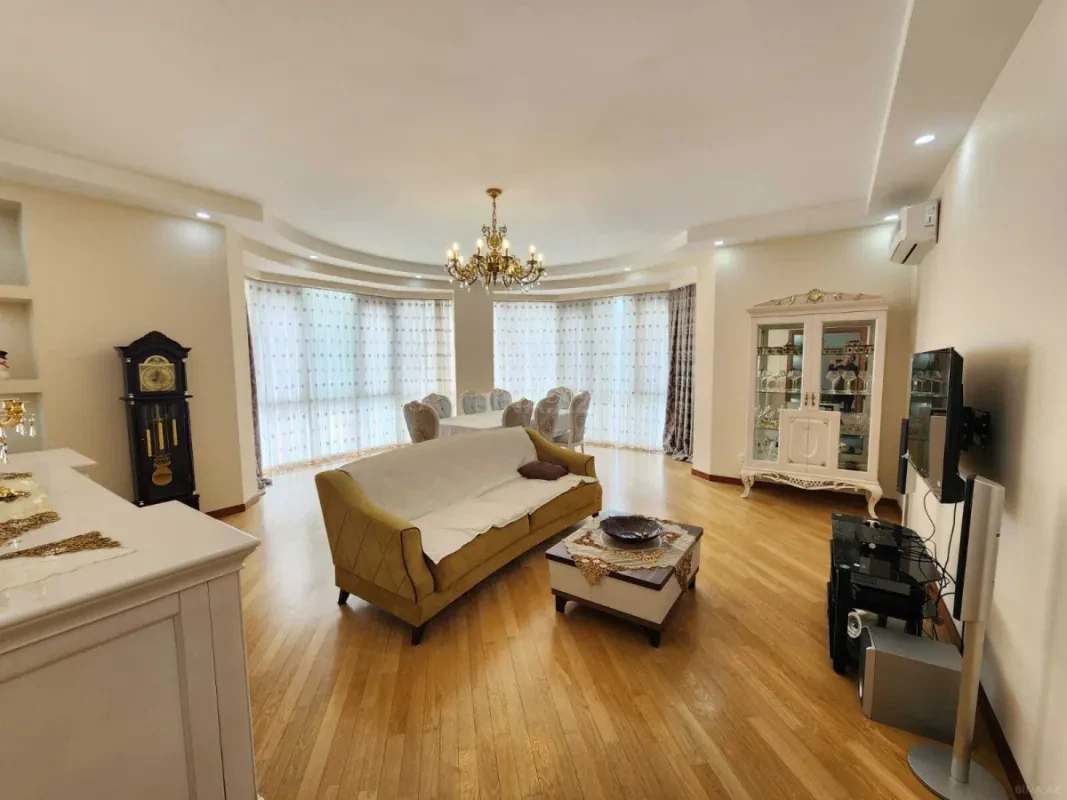 Kirayə verilir 3 otaqlı mənzil 155 m²