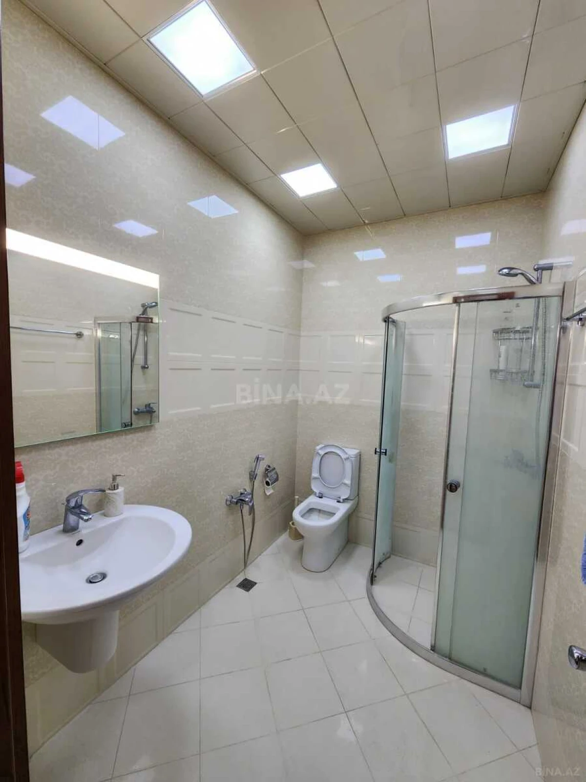 Kirayə verilir 3 otaqlı mənzil 155 m²