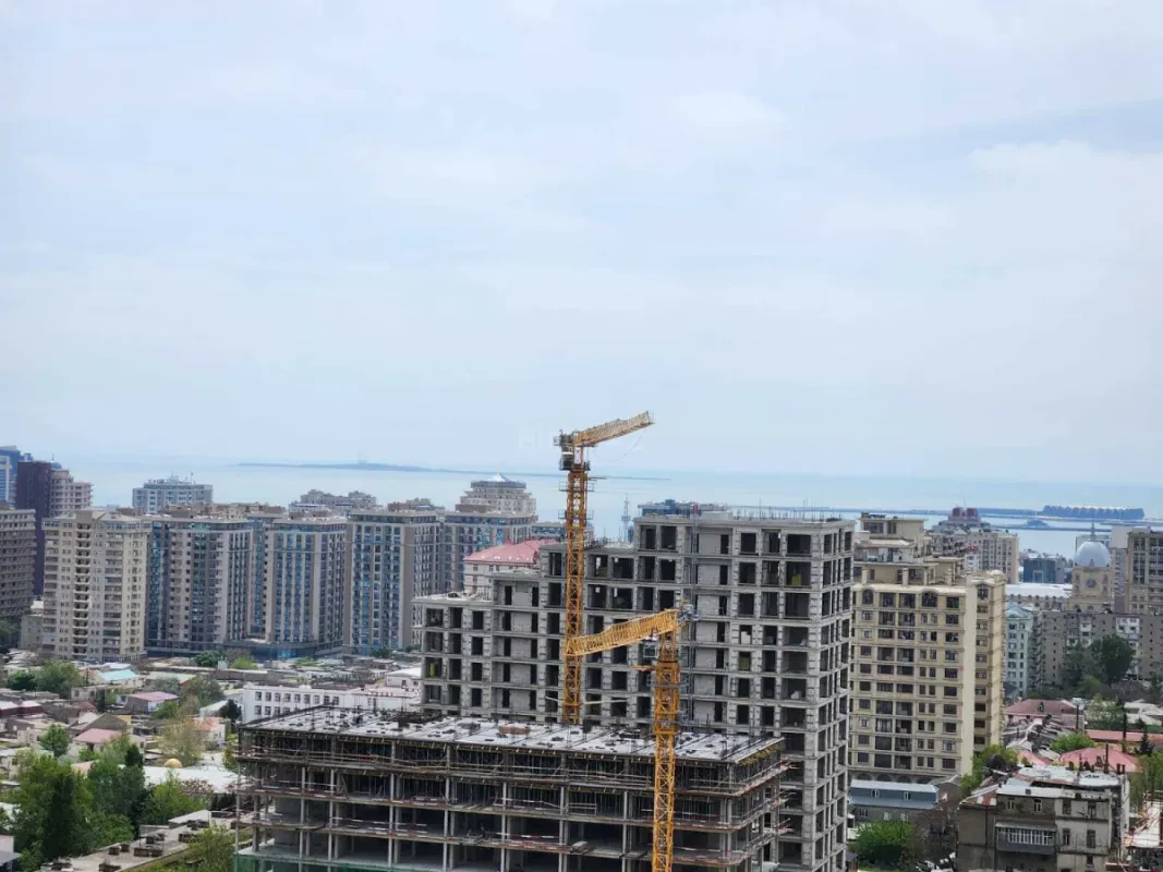 Kirayə verilir 3 otaqlı mənzil 155 m²