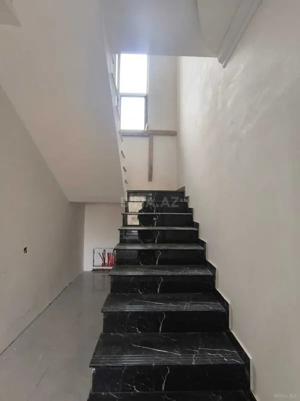 Satılır 6 otaqlı həyət evi 300 m²