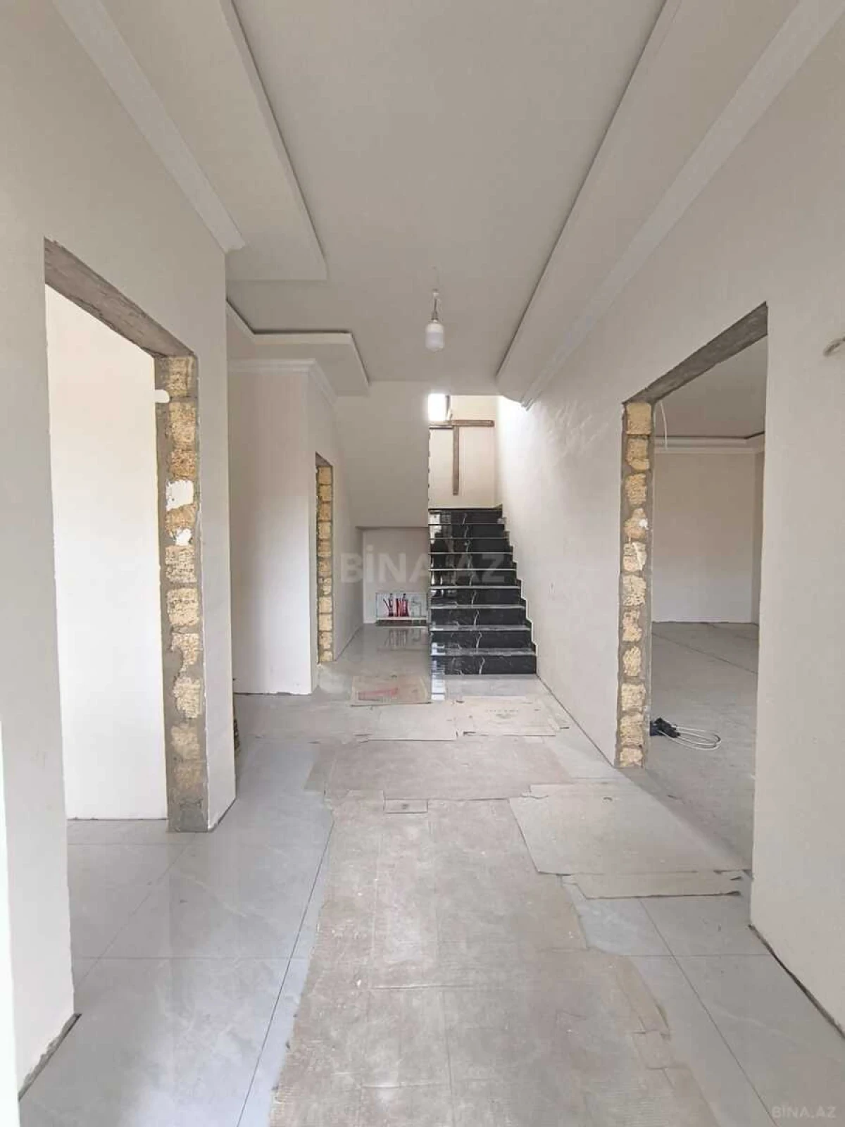 Satılır 6 otaqlı həyət evi 300 m²