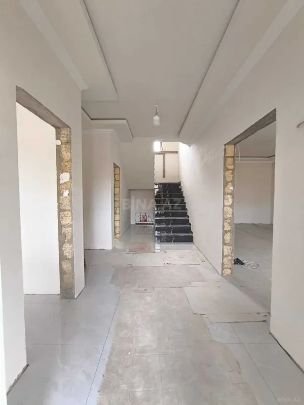 Satılır 6 otaqlı həyət evi 300 m²