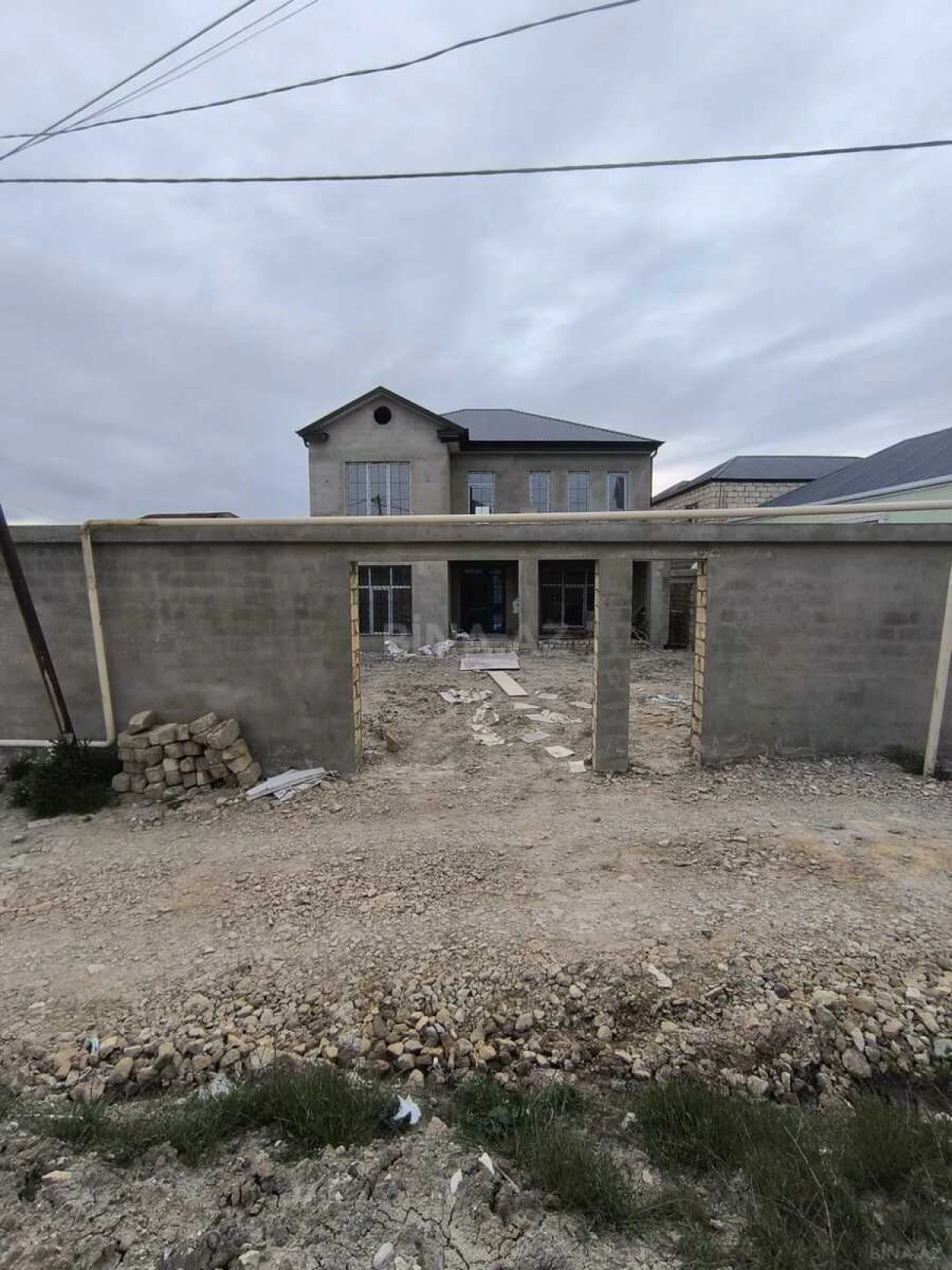 Satılır 6 otaqlı həyət evi 300 m²