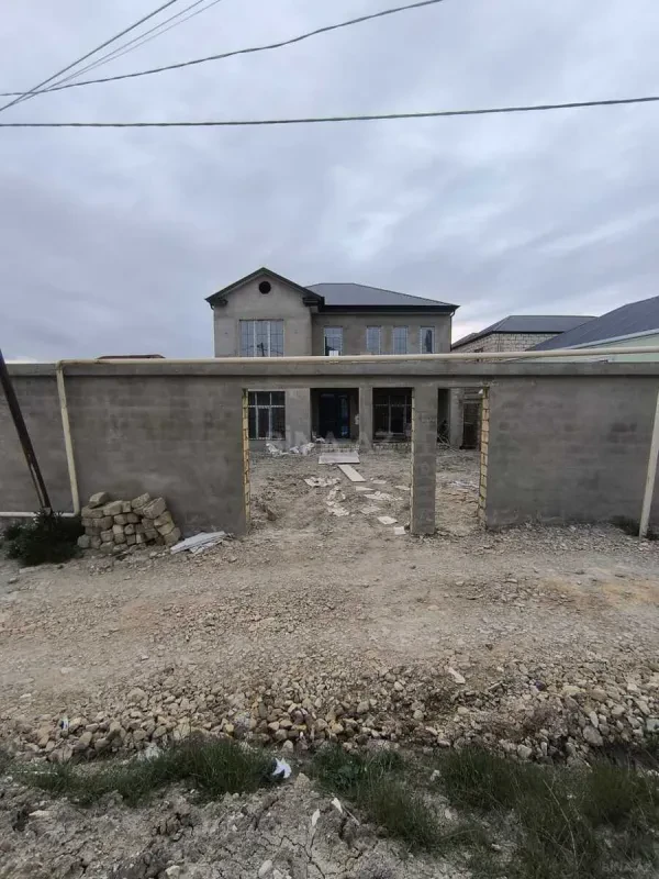 Satılır 6 otaqlı həyət evi 300 m²