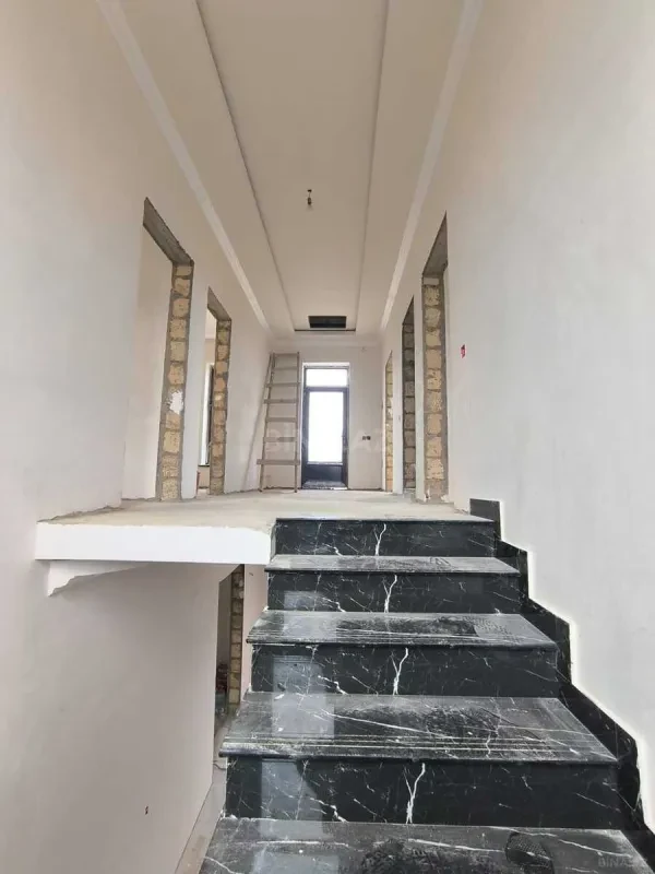 Satılır 6 otaqlı həyət evi 300 m²