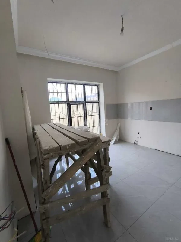 Satılır 6 otaqlı həyət evi 300 m²