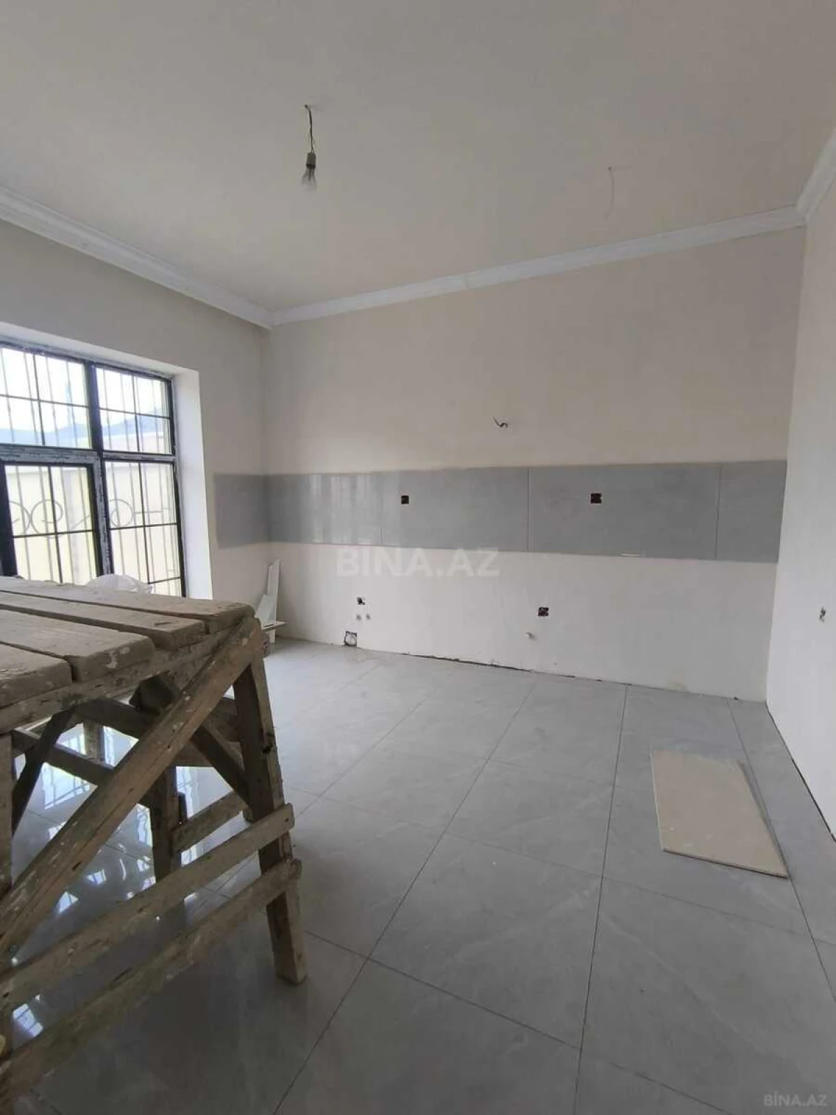 Satılır 6 otaqlı həyət evi 300 m²