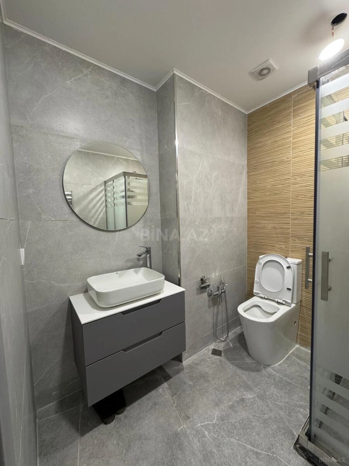 Kirayə verilir 2 otaqlı mənzil 85 m²