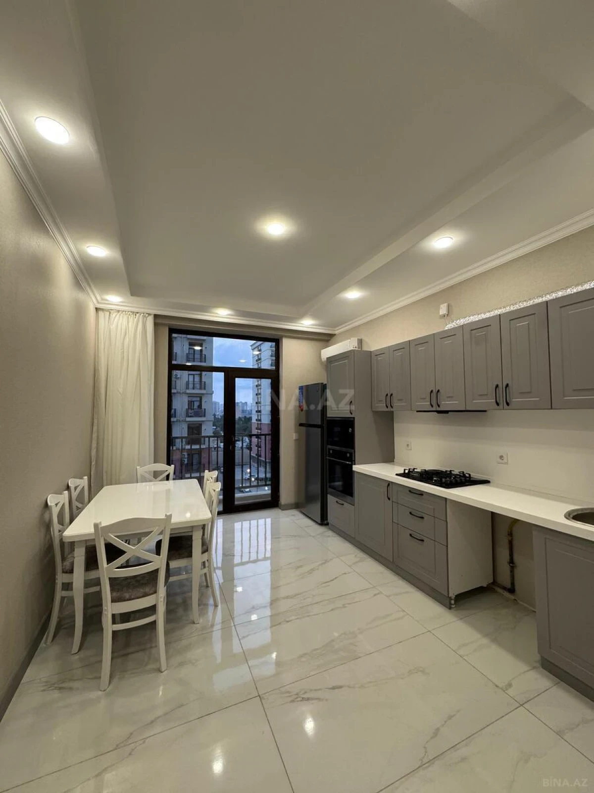 Kirayə verilir 2 otaqlı mənzil 85 m²