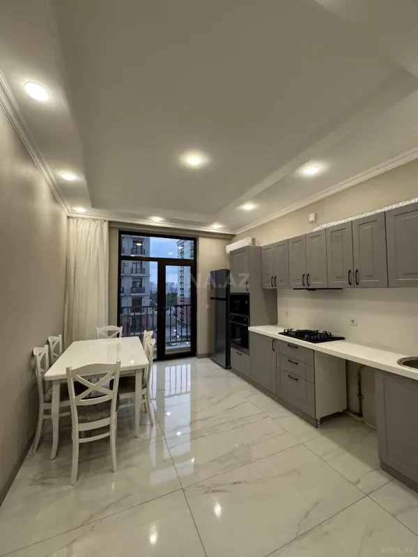 Kirayə verilir 2 otaqlı mənzil 85 m²