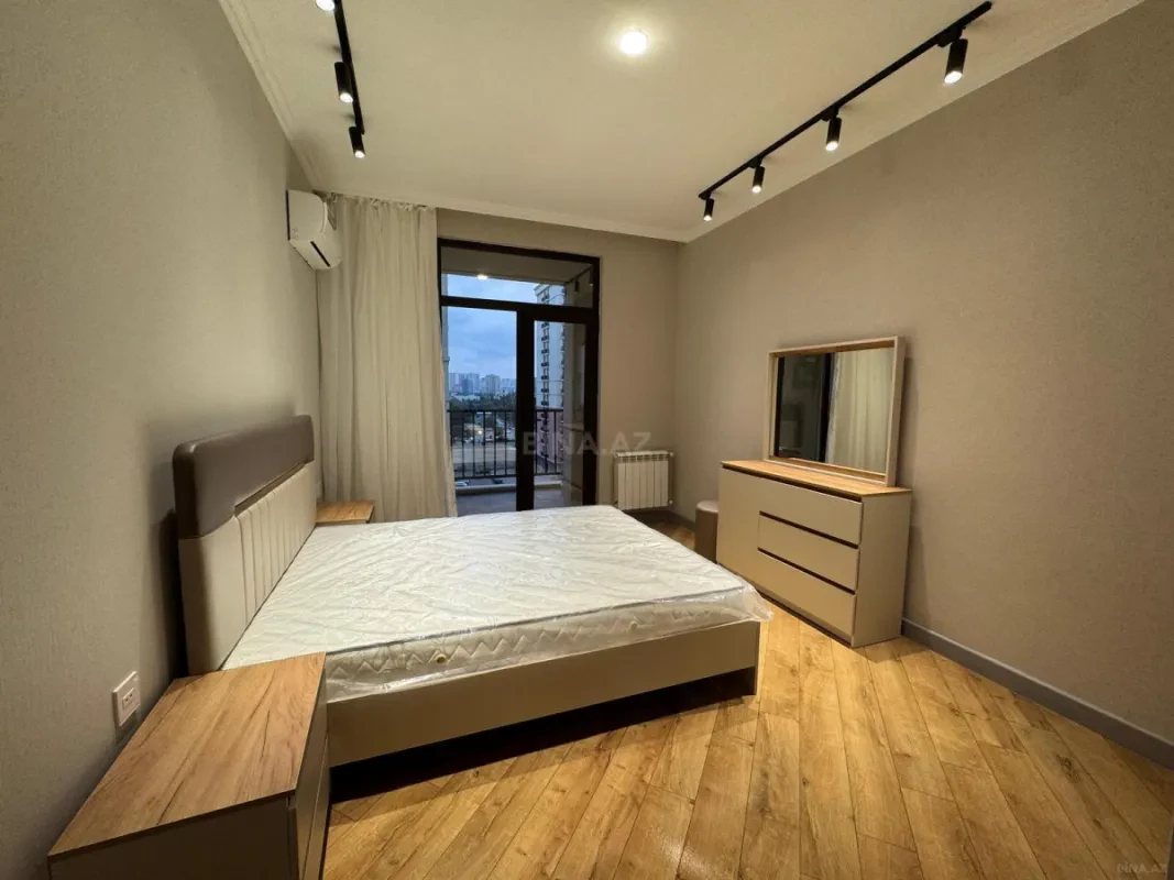 Kirayə verilir 2 otaqlı mənzil 85 m²