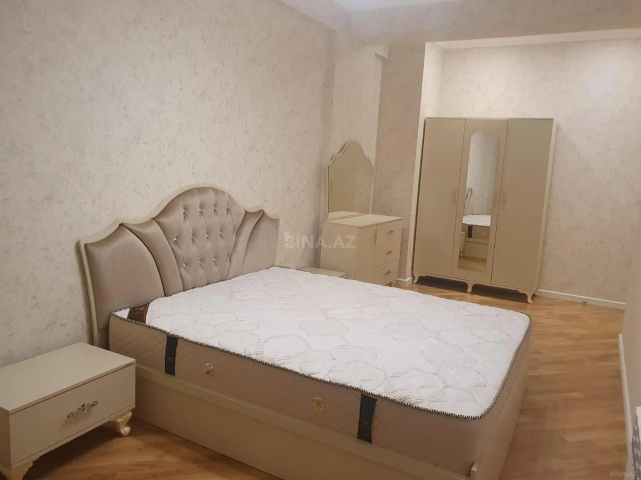 Kirayə verilir 3 otaqlı mənzil 126 m²