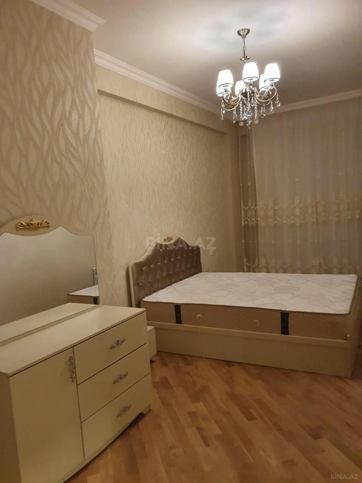 Kirayə verilir 3 otaqlı mənzil 126 m²