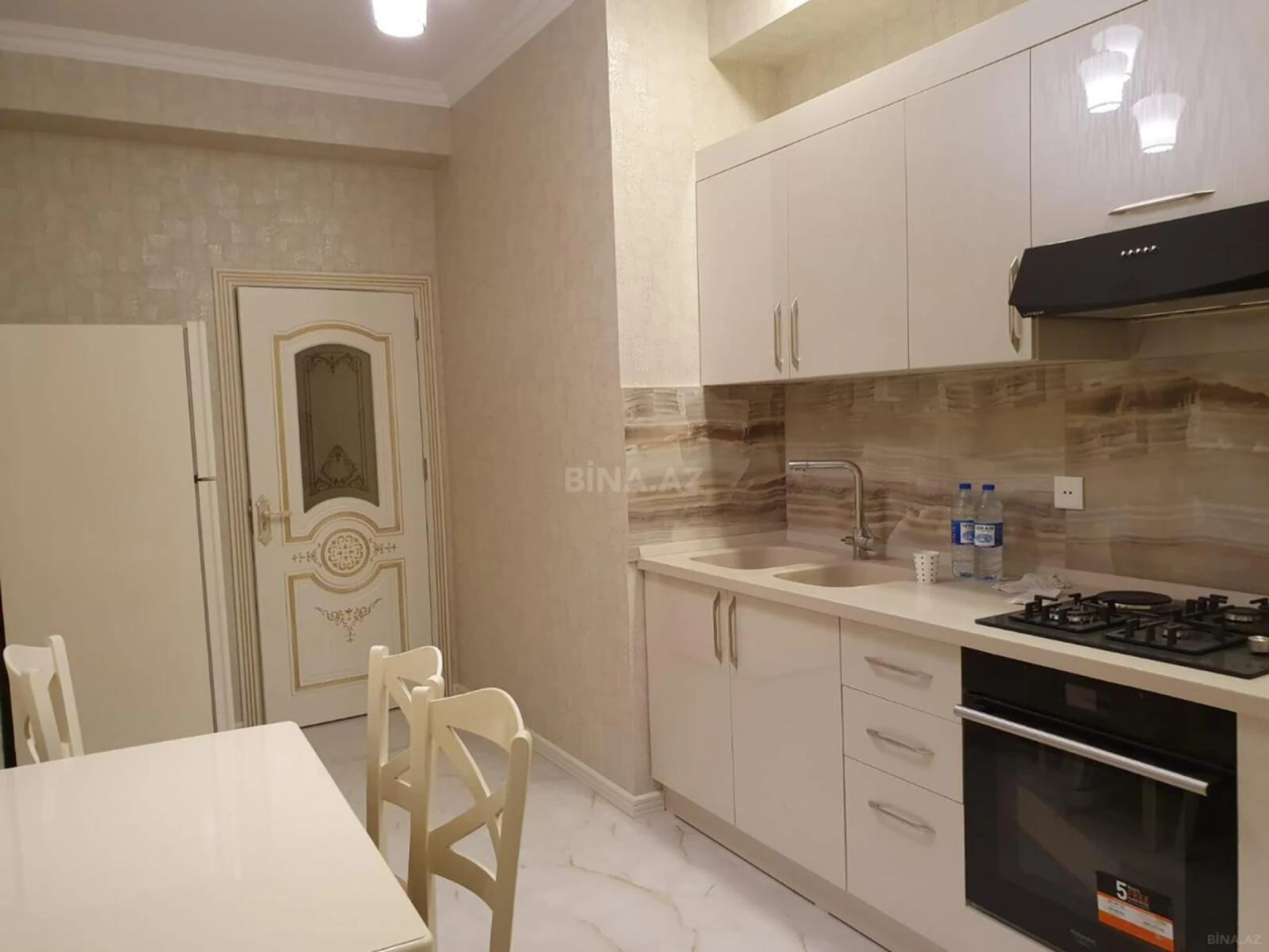 Kirayə verilir 3 otaqlı mənzil 126 m²