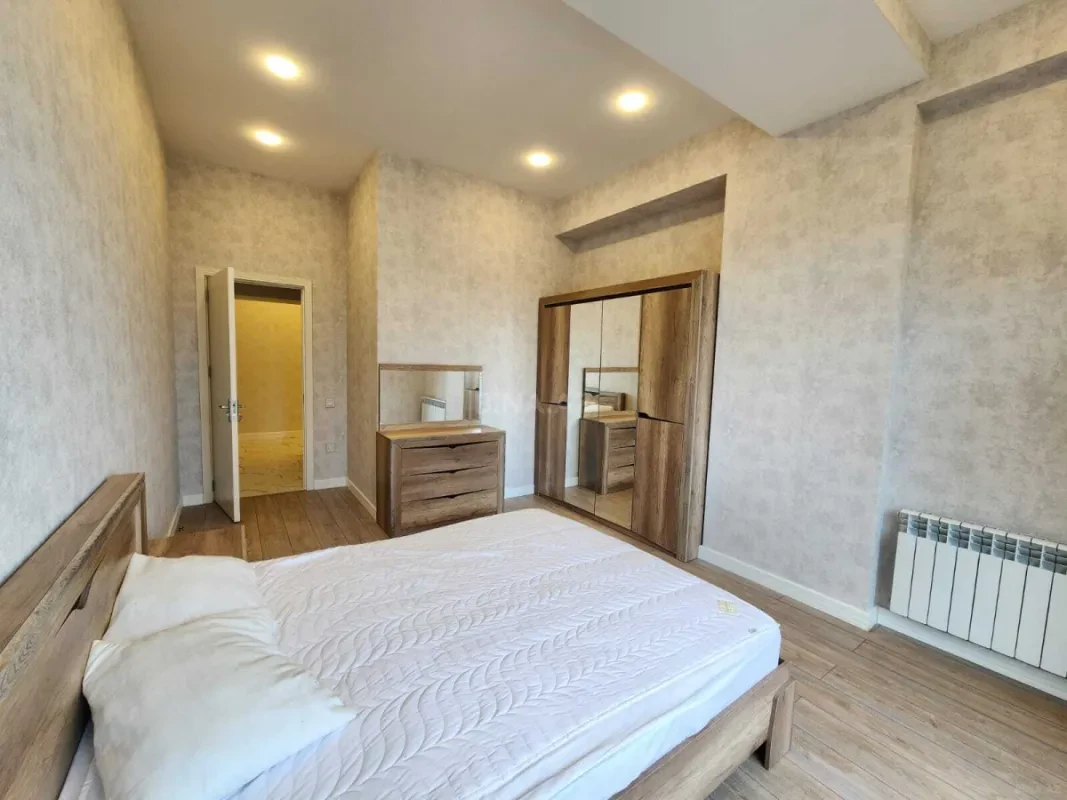 Kirayə verilir 4 otaqlı mənzil 189 m²