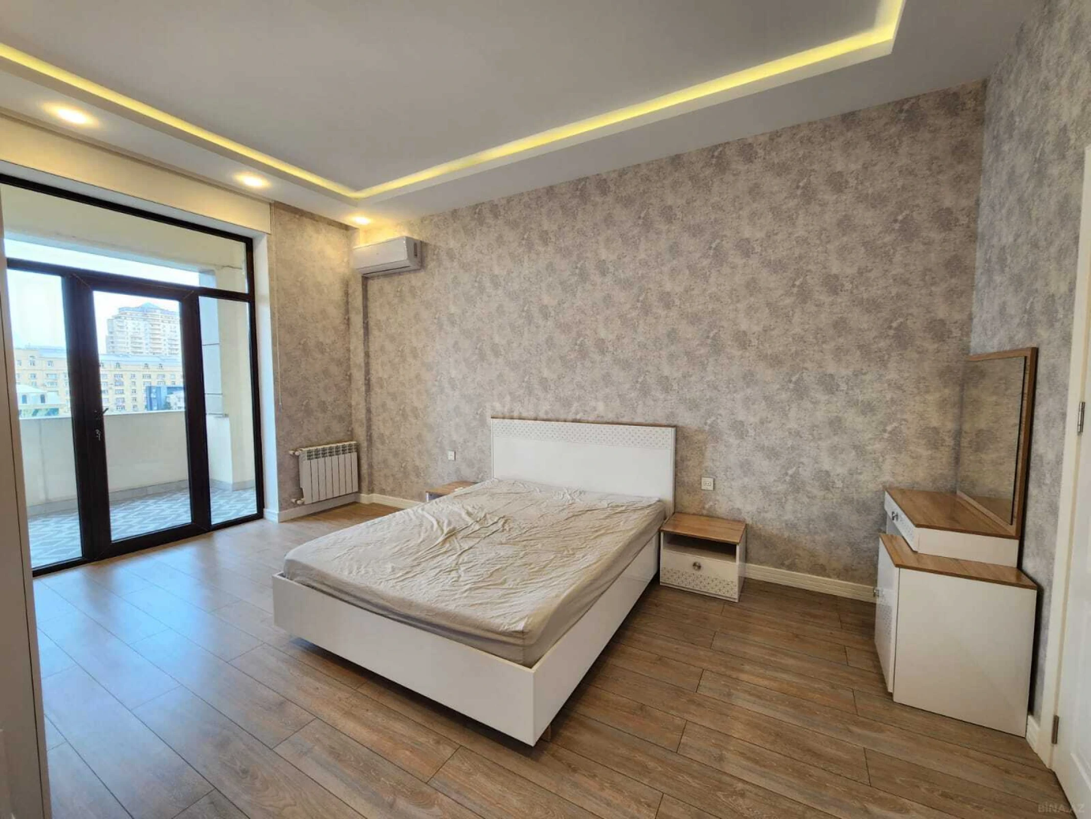 Kirayə verilir 4 otaqlı mənzil 189 m²