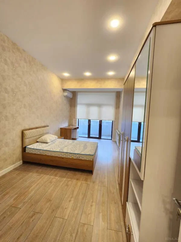 Kirayə verilir 4 otaqlı mənzil 189 m²