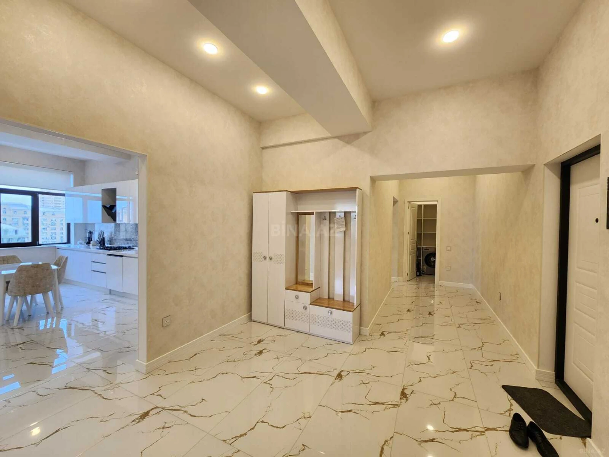 Kirayə verilir 4 otaqlı mənzil 189 m²