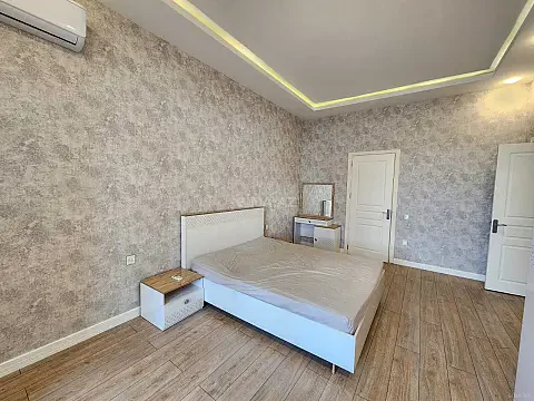 Kirayə verilir 4 otaqlı mənzil 189 m²